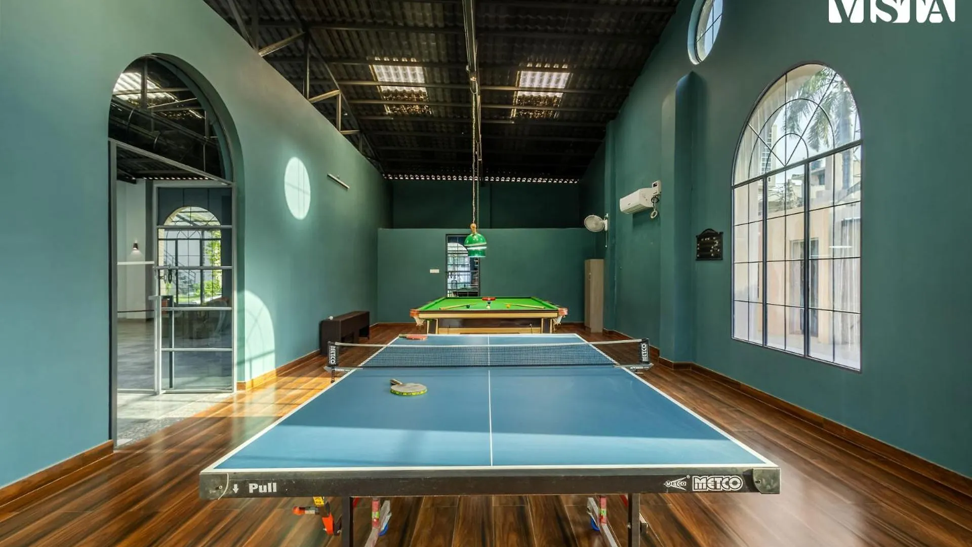 Arcadian Manor With Indoor Pool Indoor-Outdoor Games At Varanasi By Stayvista