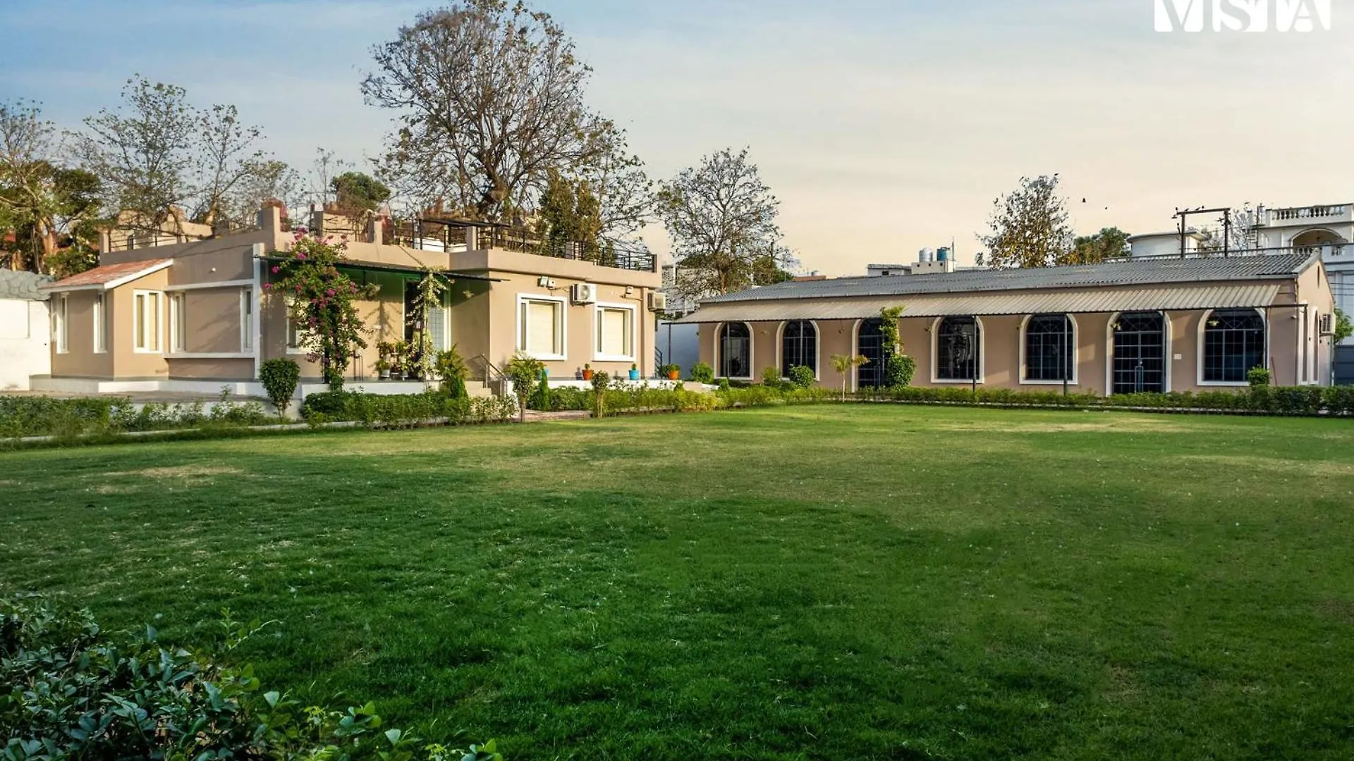 Arcadian Manor With Indoor Pool Indoor-Outdoor Games At Varanasi By Stayvista Villa